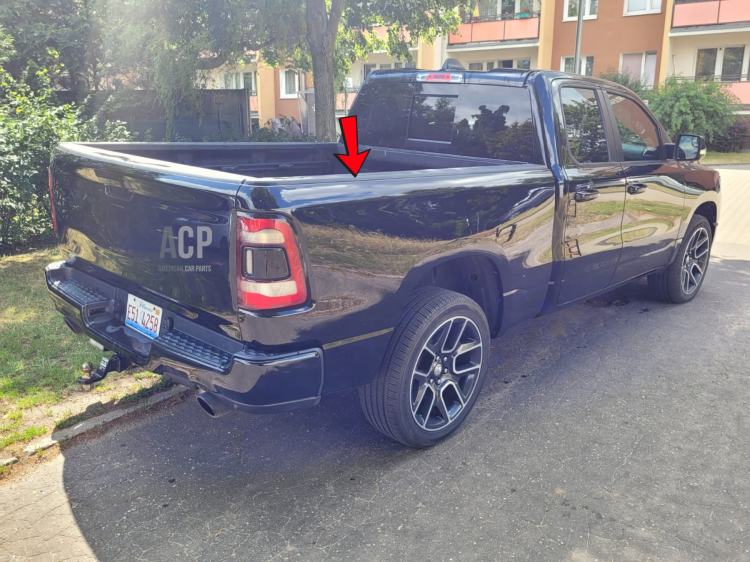 RAM 1500 Listwa paki prawa strona 2019-(1).png