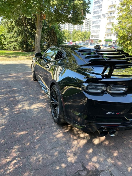 CAMARO Skrzela bocznych szyb komplet czarny połysk 2016-2023(1).jpeg