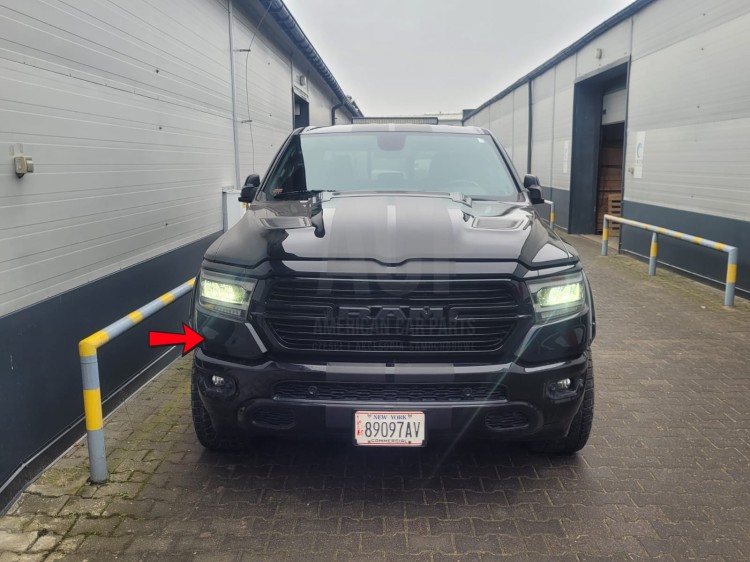RAM 1500 Listwa pod lampę przednią prawa strona z dziurami 2019-2024(1).jpg
