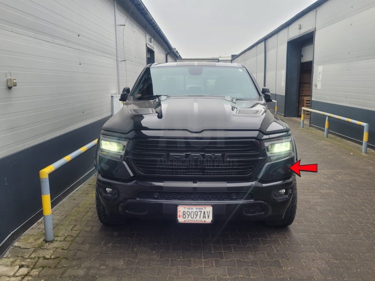RAM 1500 Listwa pod lampę przednią lewa strona z dziurami 2019-(1).jpg
