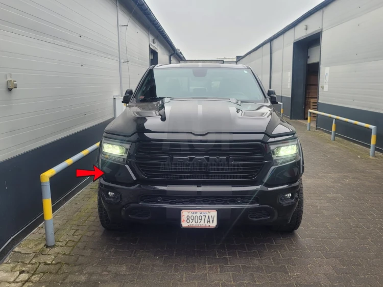 RAM 1500 Listwa pod lampę przednią prawa strona bez dziur 2019-2024(1).jpg