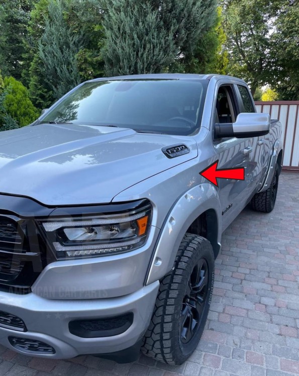 RAM 1500 Błotnik z dodatkowymi otworami lewa strona 2019-2024(1).jpg