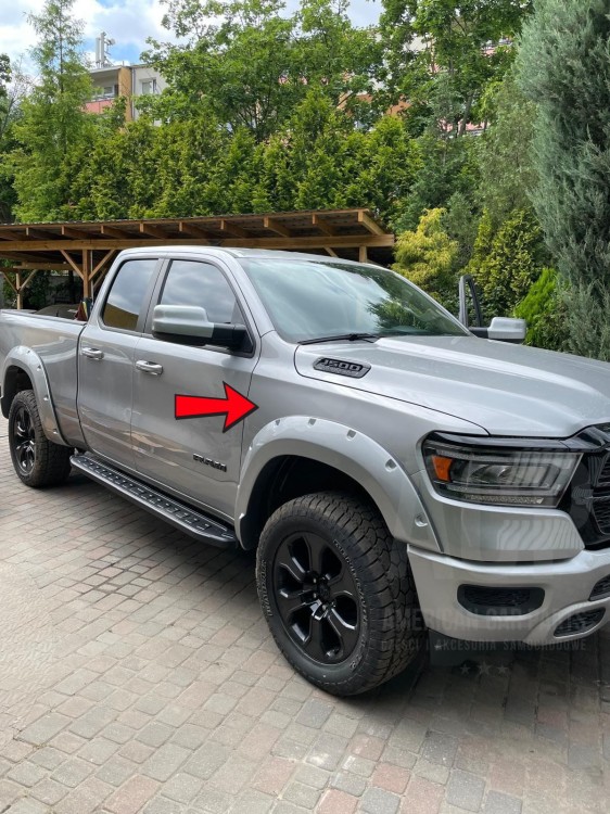 RAM 1500 Błotnik z dodatkowymi otworami prawa strona 2019-2024(1).jpeg.jpg