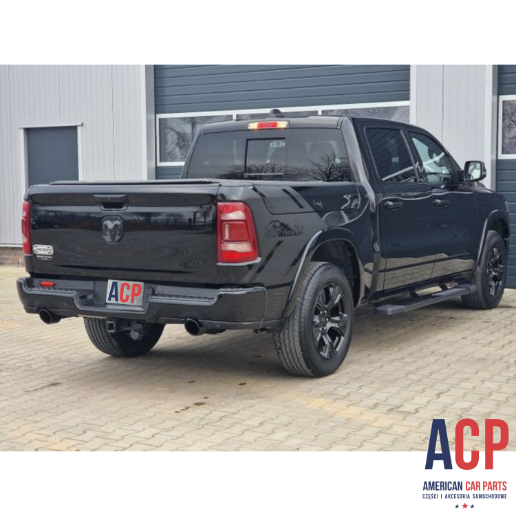 RAM 1500 Zderzak tylny pod 4 PDC czarny 2019-(5).png