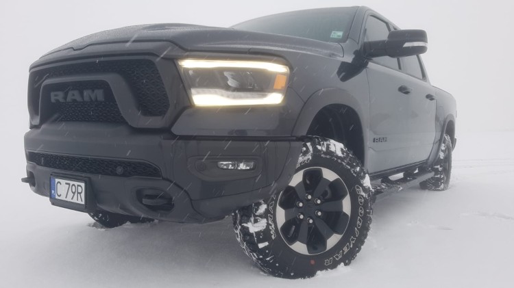 RAM 1500 Lampy przednie Full LED czarne styl Laramie komplet 2019-2024(2).jpeg