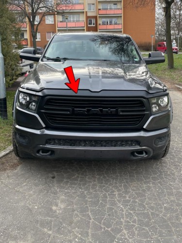 RAM 1500 Górna listwa atrapy grilla 2019-2024(1).jpg