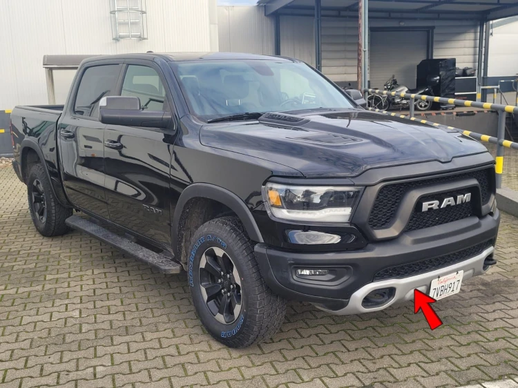 RAM 1500 Zderzak przedni Rebel - dolny element 2019-2024(2).jpg