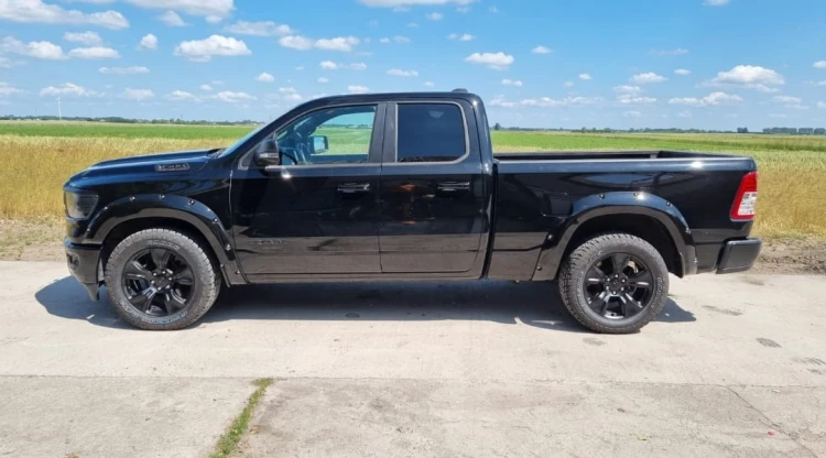 RAM 1500 Nadkola z plastiku 2019+ (2).jpg