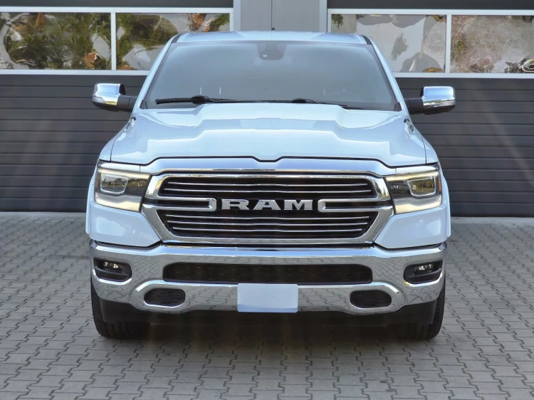 RAM 1500 Zestaw zderzak przedni komplet styl chrom 2019-2024 + halogeny LED(2).png