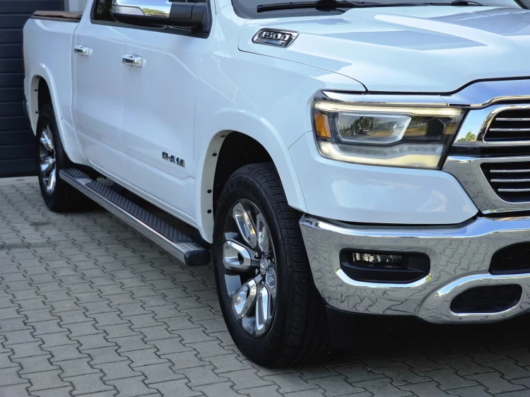 RAM 1500 Zestaw zderzak przedni komplet styl chrom 2019-2024 + halogeny LED(3).png