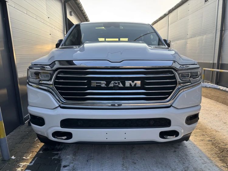 RAM 1500 Zestaw zderzak przedni komplet pod haki 2019-2024 + halogeny LED(4).jpg