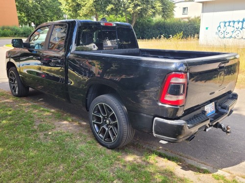 RAM 1500 Błotnik tylny z dodatkowymi otworami lewa strona- długość paki 6'4" 2019-2024(2).JPG